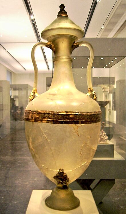 HawkeJon's tweet photo. A #Greek glass amphora, 2nd half of the 2nd century BC, from Olbia, now in the Altes Museum
#ancient #artwork #art #History #galss https://t.co/uUYJNYMGoK