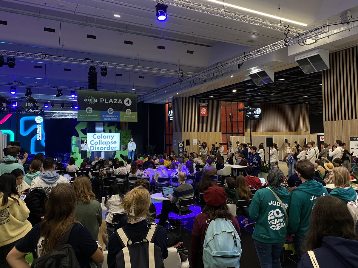 LasseMiddendorf's tweet photo. Full house at the @iGEM_Muenster presentation 🥳🐝

#iGEM2023 https://t.co/cIv345Q81l