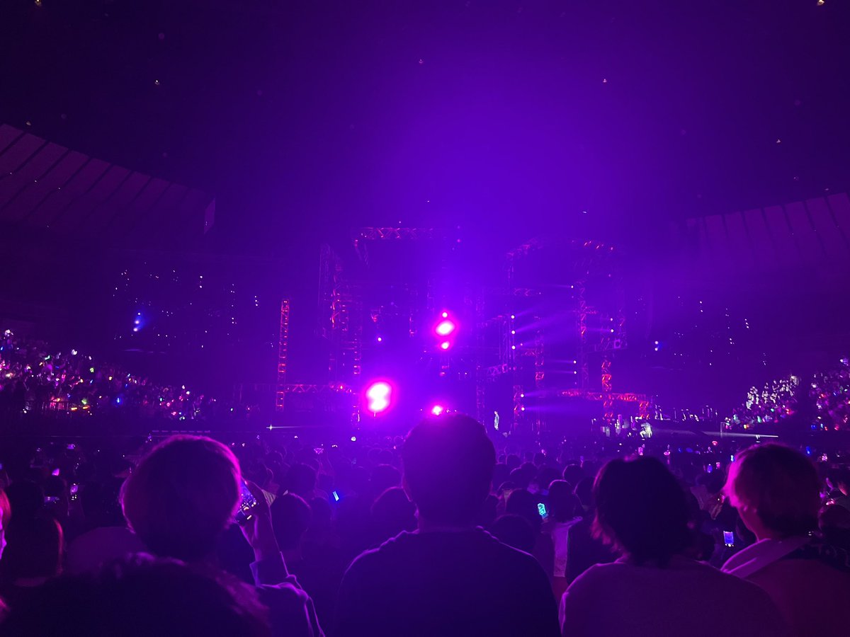 coduckduck's tweet image. バズリズムLIVE2023に行ってきましたー！
ちゃんみなのときに、撮影OKとなったので1枚！！
後日記事に、、、（できれば）

#バズリズムLIVE2023 #UNLAME #ano #乃木坂46 #ちゃんみな #女王蜂 #NiziU #バカリズム