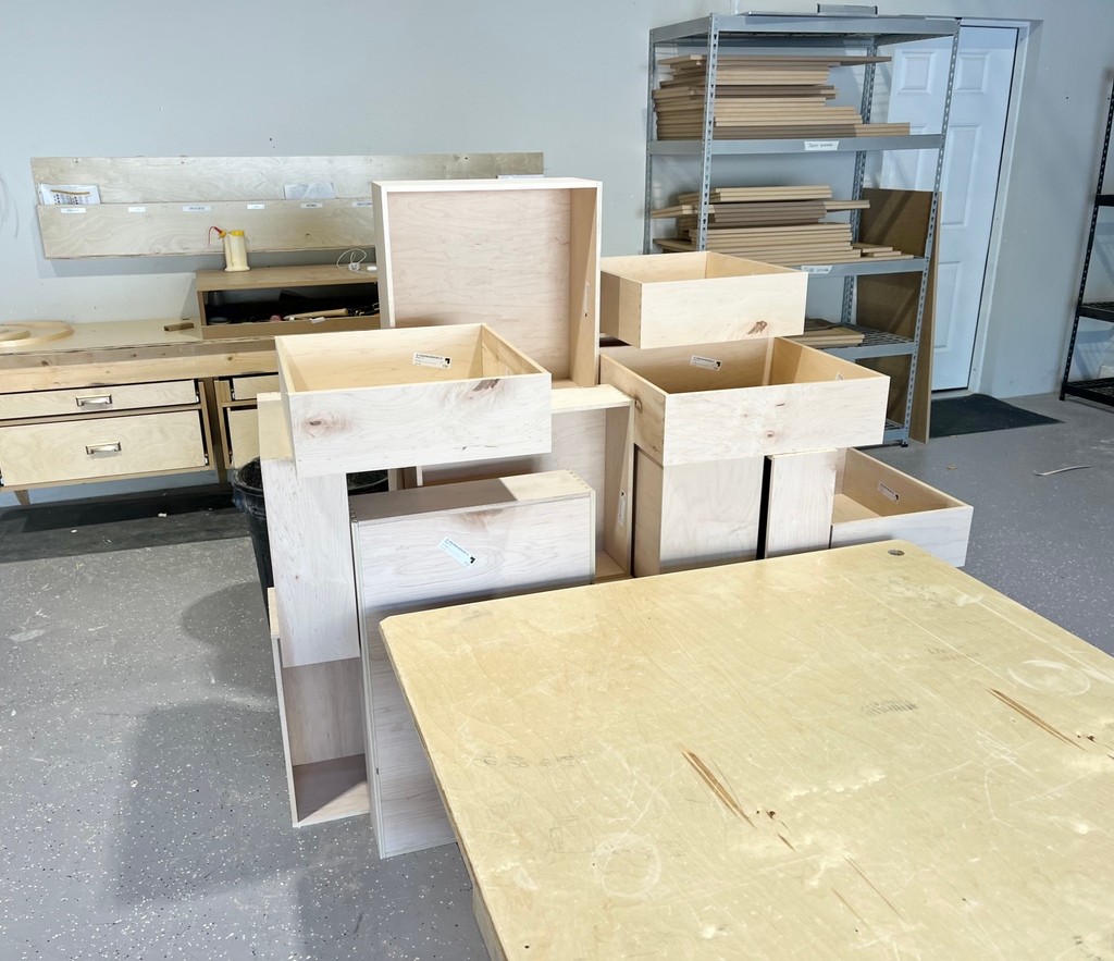 CCFFcompany's tweet image. 𝘏𝘢𝘷𝘦 𝘺𝘰𝘶 𝘩𝘦𝘢𝘳𝘥 🤔 we make drawer boxes!

☞ Invest in your kitchen or bath with sleek &amp;amp; durable drawer boxes

#kitchenreno #drawerboxes #kitchenremodel #carpentry