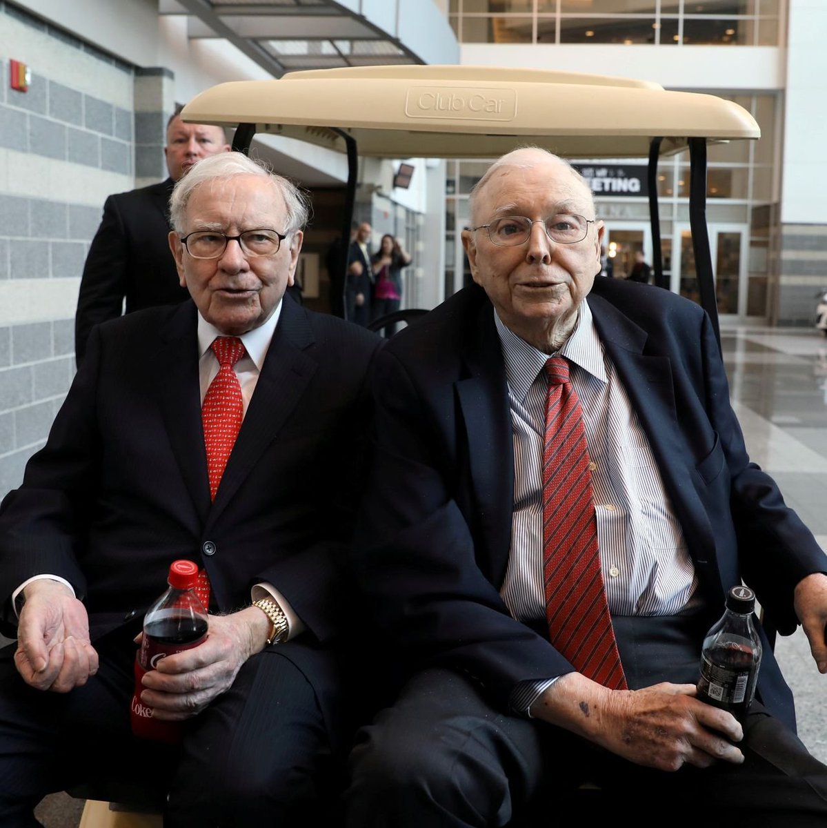 Here's how much cash Warren Buffett and Berkshire Hathaway $BRK.B have had every Q2 since 1992

1992: $831M
1993: $1.4B
1994: $186M
1995: $1.9B
1996: $819M
1997: $537M
1998: $6.9B
1999: $6.5B
2000: $36.7B
2001: $59.6B
2002: $66.1B
2003: $39.3B
2004: $43B
2005: $46B
2006: $42.3B