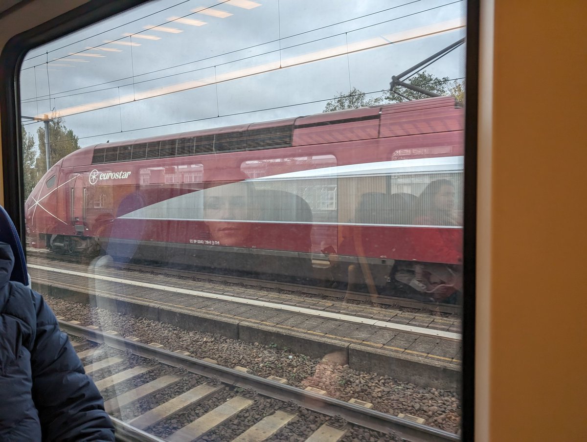 Rjs4Rob's tweet image. On a sprinter in Amsterdam and what did I see overtaking me @EurostarJustinp