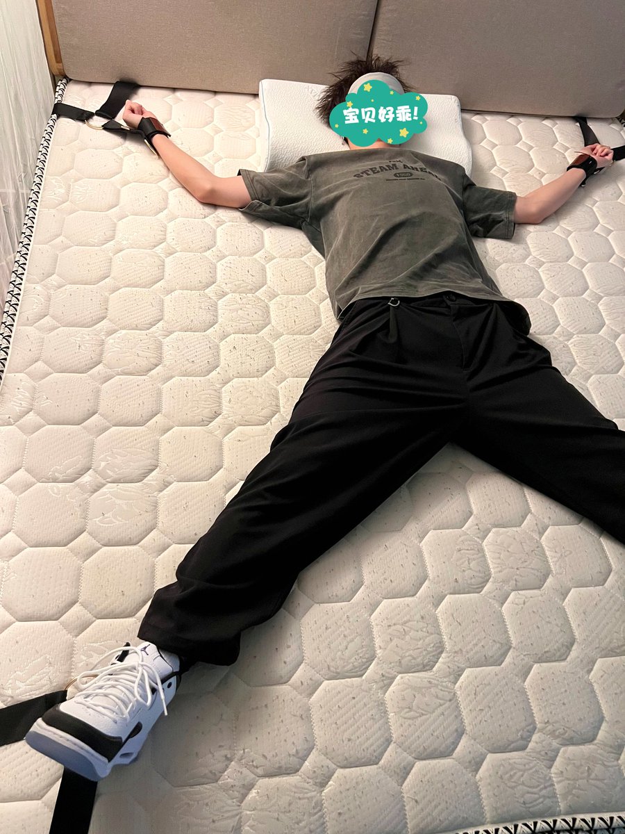 gztk43's tweet photo. 体验了一次spa馆二号男技师的“正经”活血化瘀推拿术。做完一个疗程整个人都升华了（后面确实有真的在按摩哈哈哈）。 https://t.co/VH1mJ84NnM