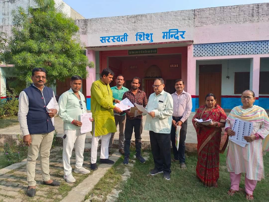 KCMishrabjp's tweet photo. आज जूनियर हाई स्कूल पुवाया के बूथ नंबर 374 से 378 व सरस्वती शिशु मंदिर पुवाया के बूथ नंबर 356 से 358 और 368 व 369 पर रहकर वोट बनवाए । https://t.co/IYIChksArE