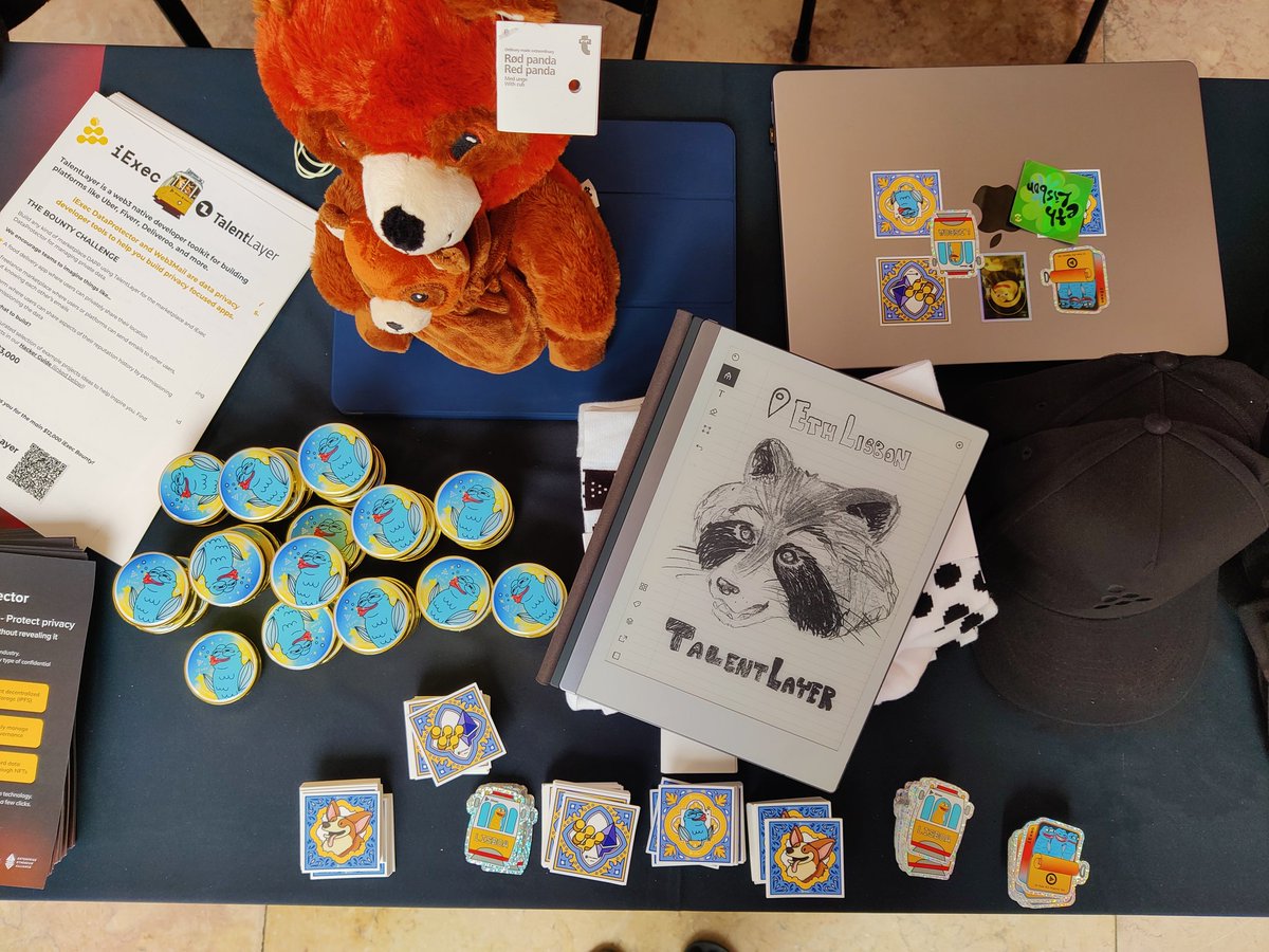 having fun drawing on <a href="/yamine_x/">yamine</a>'s tablet at the <a href="/iEx_ec/">iExec RLC</a> x @TalentLayer booth 🦝