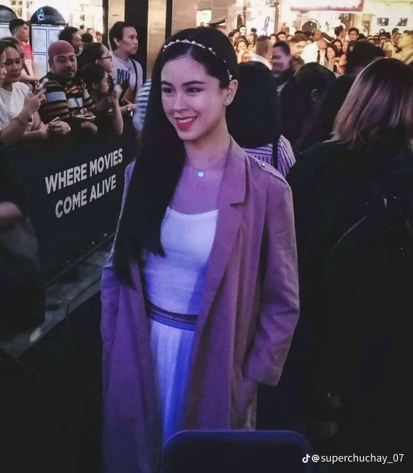 Si Kisses naturally sweet , hindi pilit na pa-sweet kasi makikita mo talaga sa aura nya. Ang iba kasi masyadong pilit ang pagiging sweet hahaha.

#KissesDelavin <a href="/KissesDelavin/">Kisses Delavin</a>