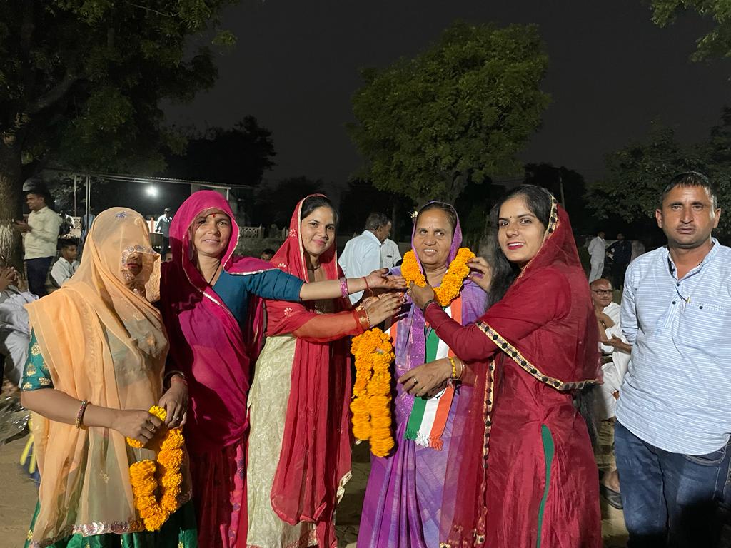 आज जयसिंहपुरा में जगदीश जी, रामेश्वर जी लील के निवास  पर निजी कार्यक्रम में पहुंचकर उपस्थित महानुभाव लोगो से जनसंवाद किया। दिए गए मान सम्मान के लिए हृदय की गहराइयों से आभार व धन्यवाद।