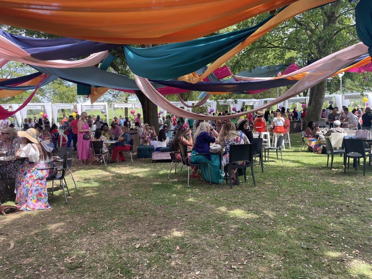 Enjoying #CapClassiqueAffair #Simonsig #LoveCapeTown Awesome vibes, celebrating 🥳 the bokke 🇿🇦🏆🏆🏆🏆