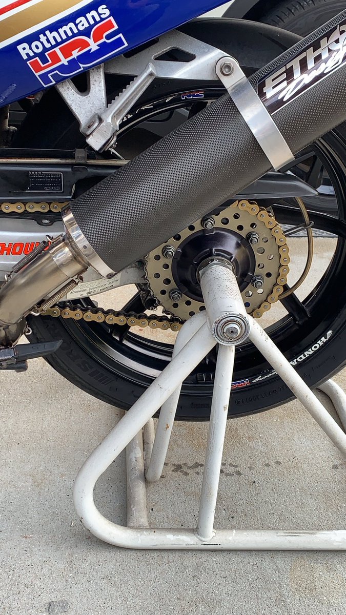 Nc30Rothmans's tweet photo. #いい4気筒の日
良い気候なのでチェーンと
ホイール清掃してお出かけ👍 https://t.co/sYSMjTbkhc