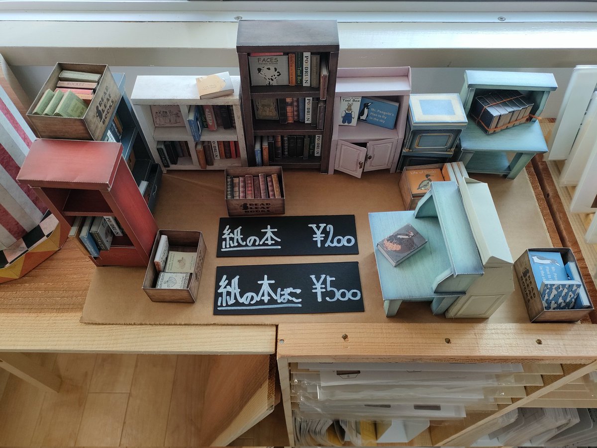 henco575's tweet photo. 旧東海道を少し入ったところにある洋書の絵本屋さんに間借り店舗を出しました。
不定期オープンなので @readleafbooks さんのアカウントで開店情報をご確認いただければと思います。アートの街、天王洲アイルも近いのでお散歩コースに入れていただけますと幸いです。 https://t.co/f104G3mfym