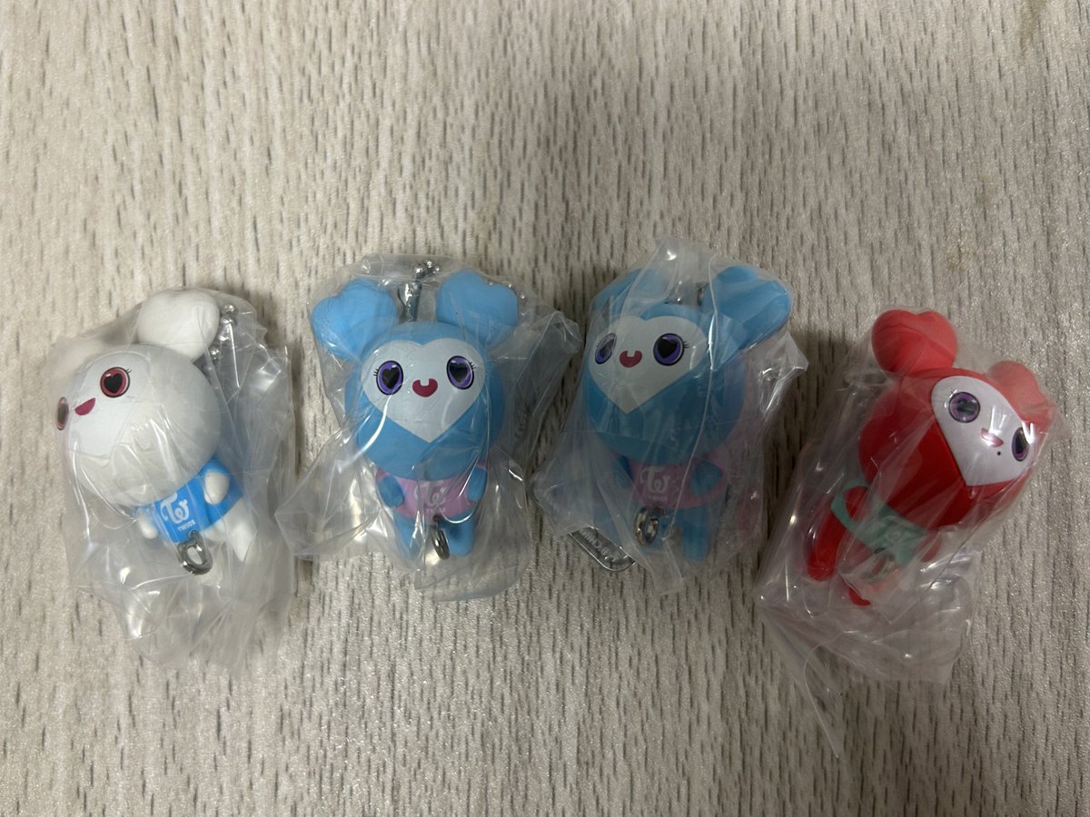 _myk23_'s tweet photo. TWICE ガチャ 交換🩵🤍

譲：ナヨン⛓️×2
        ダヒョン⛓️、チェヨン🦀

求：サナ⛓️、サナ🦀、400円＋送料

郵送にて交換希望です！
リプお待ちしております🫶

#TWICE交換 
#TWICELOVELYSつまんでつなげてますこっとでらっくす https://t.co/d12VOUVkbO