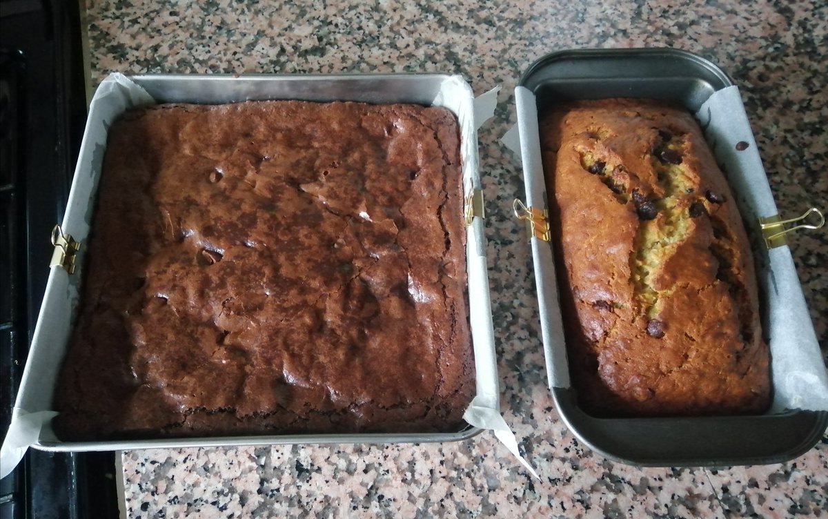 annuskaodena's tweet image. Weekend baking (+ dog walking in the rain 🐶🐾🚶‍♀️🌧️☔ and reading 📚🛋️) is very soothing and relaxing. 💆🏻‍♀️🧘‍♀️

Banana bread and brownies. 😋🤤

#WeekendBaking #Yum #AndRelax