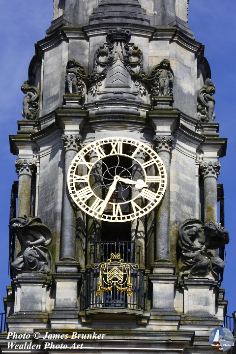 A close up of the #clock on Cardiff City Hall's clock #tower, this and more new #Cardiff images available as #prints and on #gifts here FREE SHIPPING in UK: lens2print.co.uk/albumview.asp?… 
#AYearForArt #BuyIntoArt #Wales #architecture #historicbuildings #clocks #architectural #statues