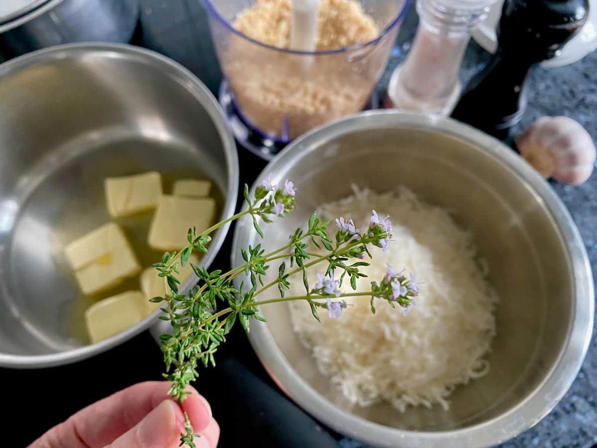 Jill_Colonna's tweet image. Thyme to cook this weekend? Grab some fresh lemon thyme and make this French style Herb Crusted Salmon  buff.ly/3QLyFSE

#thyme #lemonthyme #salmonrecipes
