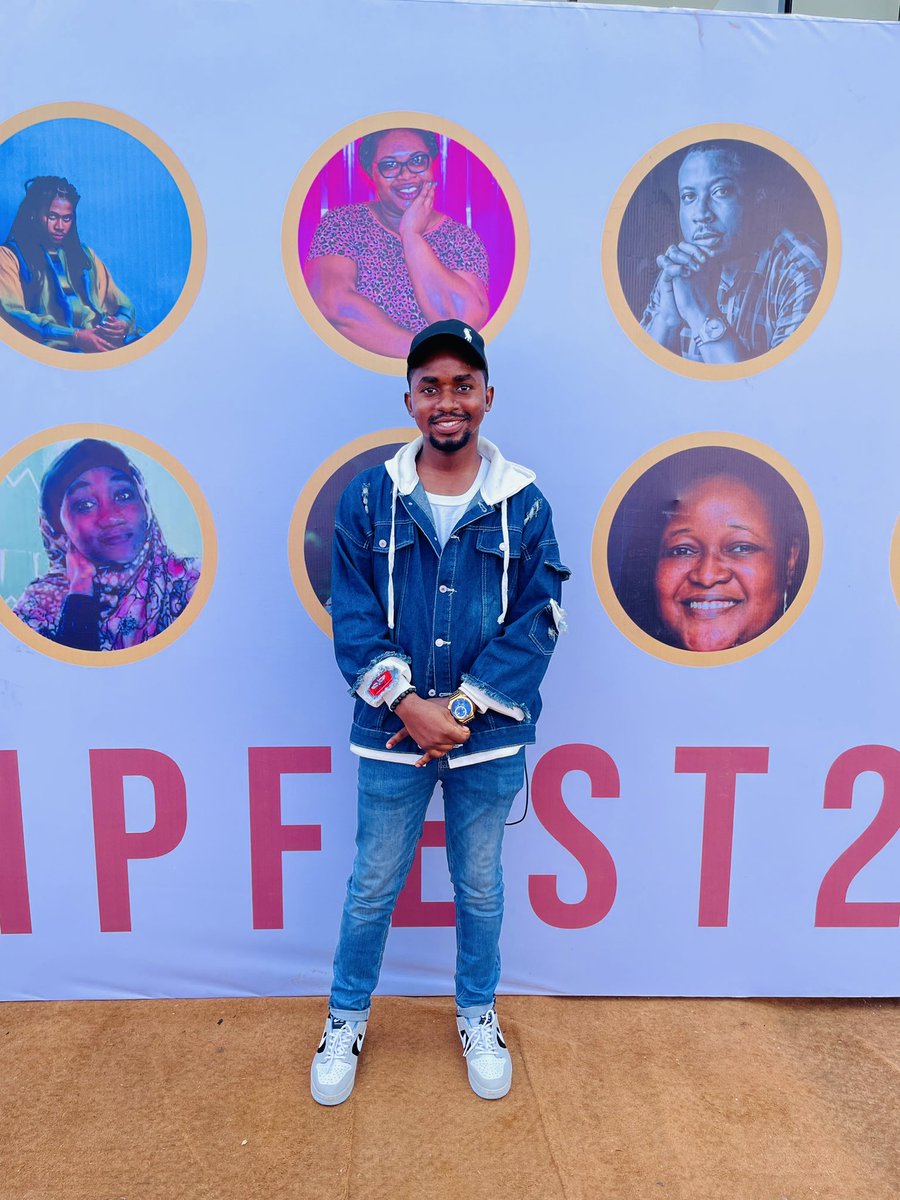 wordsmithpraise's tweet photo. LIPFEST23 @LagosPoetryFest recap 3.
Got a signed copy of @kwxkuu book and a photo with him. Got copies of @SymplyTaiwo and @bardmus books. 💙✨
#lipfest23 https://t.co/XznjwsTsJq
