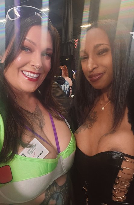 Day 1 @EXXXOTICA is over! Ran into so many of my favorite people 🥰🥰   @SkylarShark @spxrklybrat @LanaRyderxxx<a class="tags" target="_blank" title="On Twitter" href="/?out=eyJ0eXAiOiJKV1QiLCJhbGciOiJIUzUxMiJ9.eyJpYXQiOjE3MjExNTY5MTcsImlzcyI6InR3cG9ybnN0YXJzLmNvbSIsIm5iZiI6MTcyMTE1NjkxNywiZXhwIjoxNzUyNjkyOTE3LCJyZWRpcmVjdF91cmwiOiJodHRwczovL3R3aXR0ZXIuY29tL0VYWFhPVElDQSJ9.tR53c9ubI1lFUh_8RI3KsMvAWNAISiS1WJAIfiCEQrbsdDQc0G9qpxexztx1MYktthhUiUCjzbMlsgjxryEyQA">@EXXXOTICA</a><a href="/tag/mvsales"class="tags"><span>#mvsales</span></a>