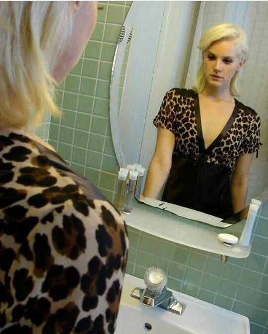 CinamonSluh's tweet photo. Lana Del Rey and her blonde bob era https://t.co/Wt8JfqVzcj