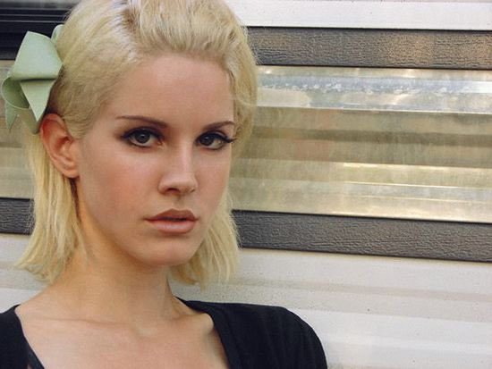 CinamonSluh's tweet photo. Lana Del Rey and her blonde bob era https://t.co/Wt8JfqVzcj