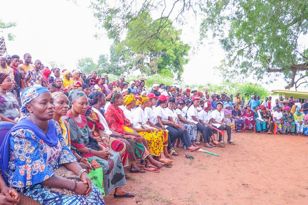 CMT_Kogi's tweet photo. Massive turn out at Ochadamu in Ofu LG as Chief Press Secretary to the Kogi State Governor, Onogwu Muhammed (@Galacticus_O) organize Ward rally in support of Ododo/Joel.
https://t.co/nlLWY3HDik
#OAU2023 #KogiDecides2023 @KingsleyFanwo #Kogidecide https://t.co/06myQkNuPm
