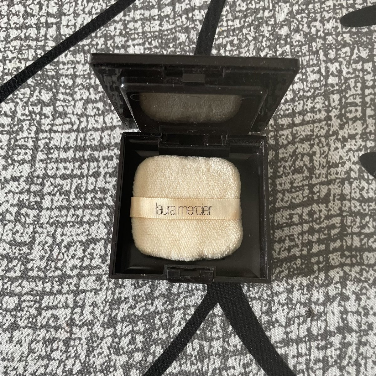 PBantumporn's tweet photo. แป้ง laura mercier ใช้น้อยมาก สี2n1 no.02
💖
ส่งต่อ590 รวมส่งงับ 💖 #ส่งต่อสกินแคร์ #ส่งต่อเครื่องสําอางค์ #สกินแคร์มือ2 #เครื่องสําอางค์เกาหลี #เครื่องสําอางมือส���ง #สกินแคร์มือสอง #ส่งต่อ #ส่งต่อคสอ #ส่งต่อเครื่องสำอาง https://t.co/Uv8Zd1356X