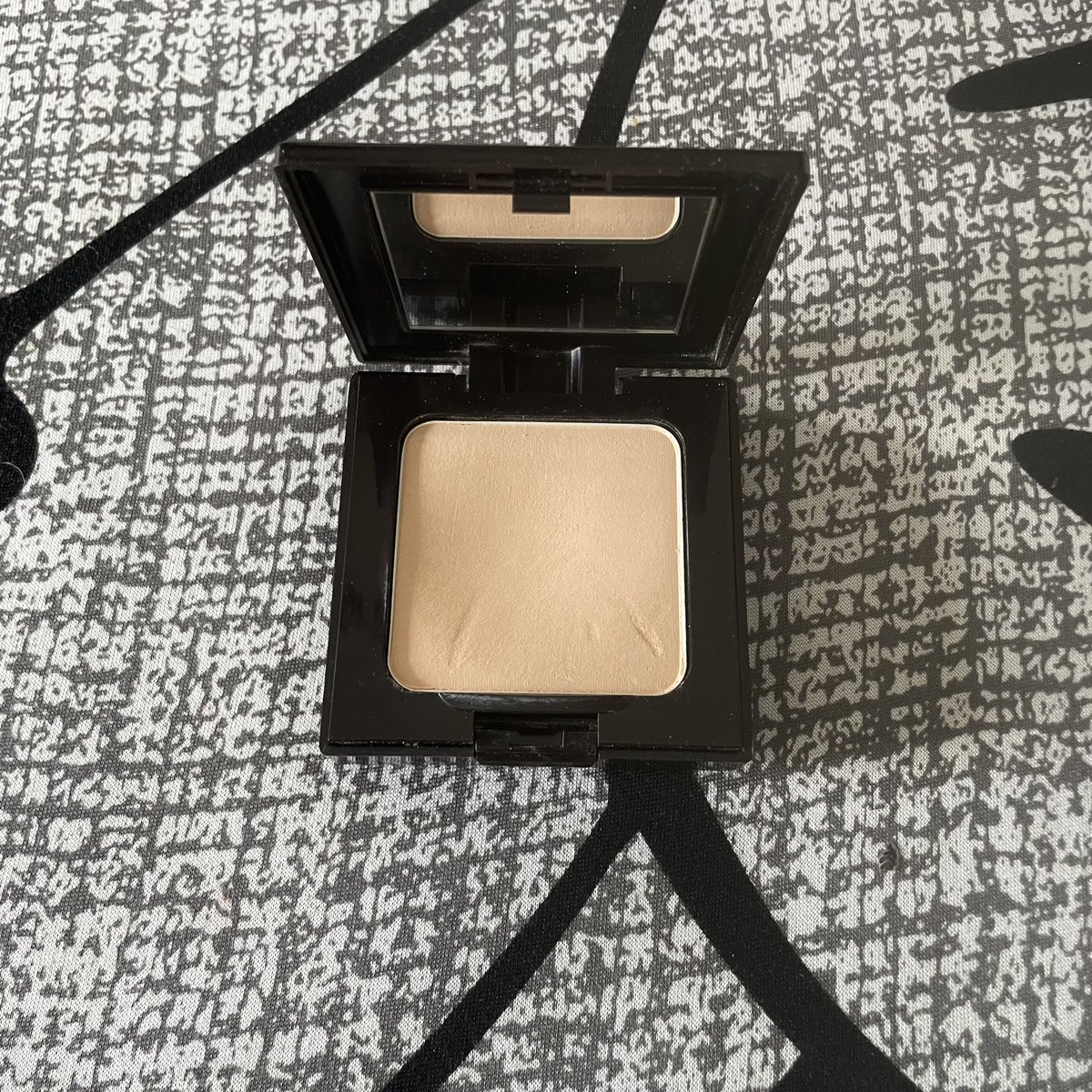 PBantumporn's tweet photo. แป้ง laura mercier ใช้น้อยมาก สี2n1 no.02
💖
ส่งต่อ590 รวมส่งงับ 💖 #ส่งต่อสกินแคร์ #ส่งต่อเครื่องสําอางค์ #สกินแคร์มือ2 #เครื่องสําอางค์เกาหลี #เครื่องสําอางมือส���ง #สกินแคร์มือสอง #ส่งต่อ #ส่งต่อคสอ #ส่งต่อเครื่องสำอาง https://t.co/Uv8Zd1356X