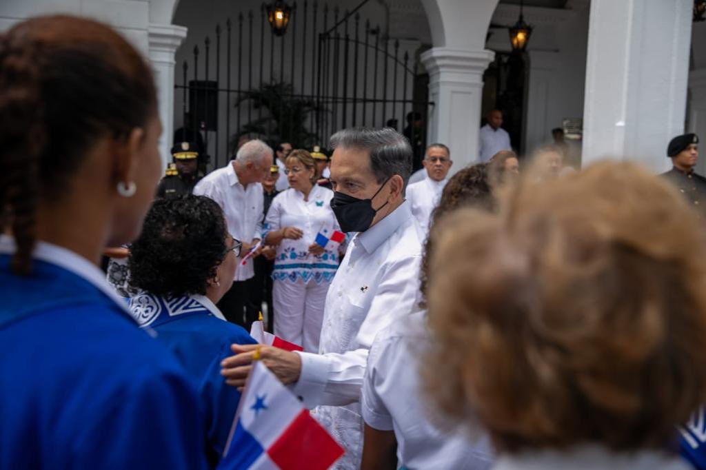 NitoCortizo's tweet photo. Con inmenso respeto, izamos nuestra Bandera en conmemoración al Día de los Símbolos Patrios, emblemas del patriotismo panameño como nación soberana, que marca la historia de nuestros pueblos, los valores que nos identifican y preservan nuestra identidad cultural. https://t.co/QaWITj6AuO