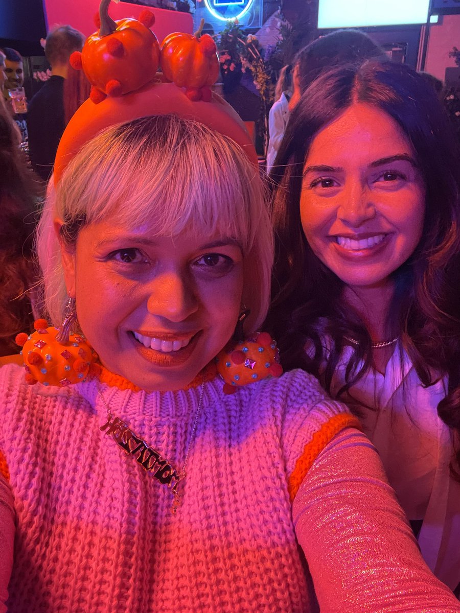 momtazbh's tweet photo. Congratulations to all the winners &amp; nominees at this year’s #TraverseCreatorAwards @TraverseEvents - such inspiring company &amp; as always all the positive vibes 🙌🏽. 
Love being part of this travel community. See you again next week at #WTMLDN 😁🌈 https://t.co/dMMZm2HWS8