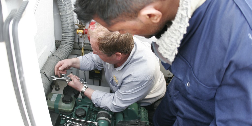 RYA's tweet photo. Boats contain a multitude of systems that hate inactivity, but none more so than the engine. So if you've only got time for one thing this winter, it's an excellent place to start!
Don't miss a step with our handy checklist 👉 https://t.co/JHfi7Tykqh
#Winterisation https://t.co/rO35fmMSjX