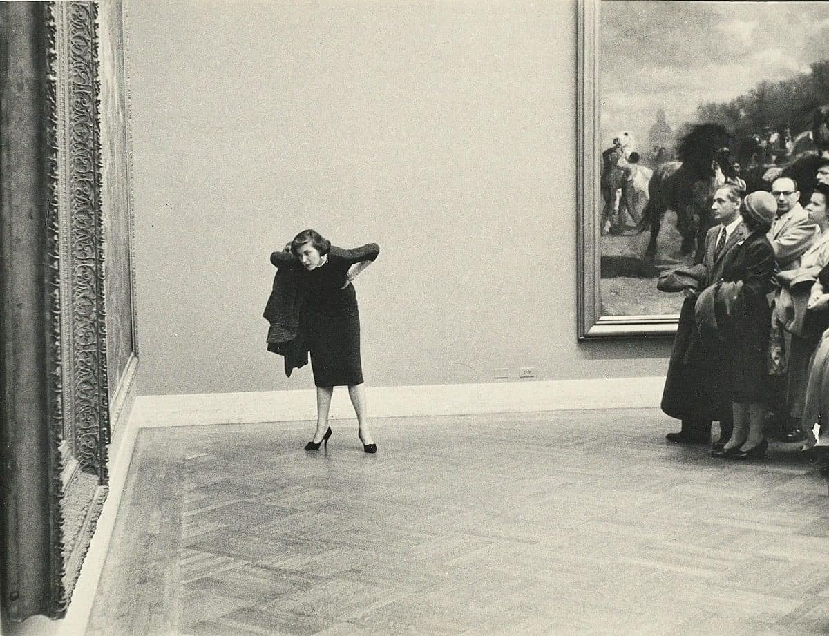 'In the Metropolitan Museum of Art', 1959. A woman breaks from the crowd to view a painting more closely. The photographer, Jim Gagnon had to take this picture covertly because, at the time, photography was forbidden in the Met's galleries.