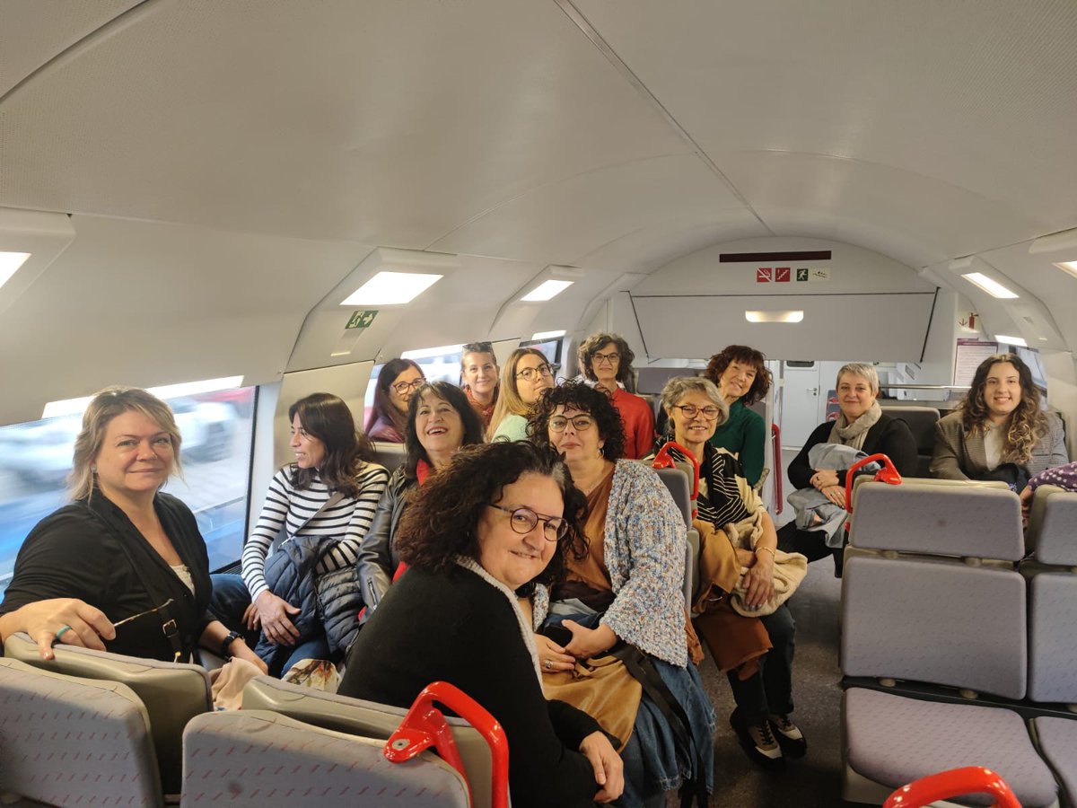 Les companyes d'@ERCbcn @ercdonesbcn ja estem de camí a l'Assemblea Nacional de Dones d'@Esquerra_ERC @ERC_dones a Sitges 💜 #entretotestot