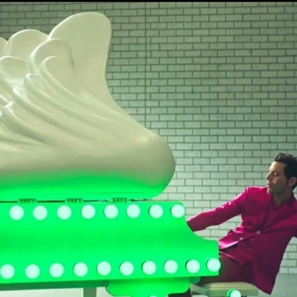 ColoriMika's tweet photo. Ali d'angelo sul piano. La musica spesso col suo potere salvifico. ๐น๐๐ถ
@mikasounds
@Studio_Job
@FavColBlk
#mika #studiojob #christurner
#APOCALYPSECALYPSO
#newvideo https://t.co/ronHX47FKL