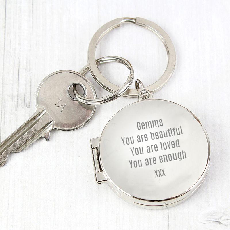 A little pocket reminder to somebody that they are perfect just the way they are; this 'You are...' locket keyring can be personalised with any name lilyblueuk.co.uk/personalised-y…

#MindfulGiftsDay #giftideas #MHHSBD #shopindie #SmallBiz #UKGiftHour #UKGiftAM