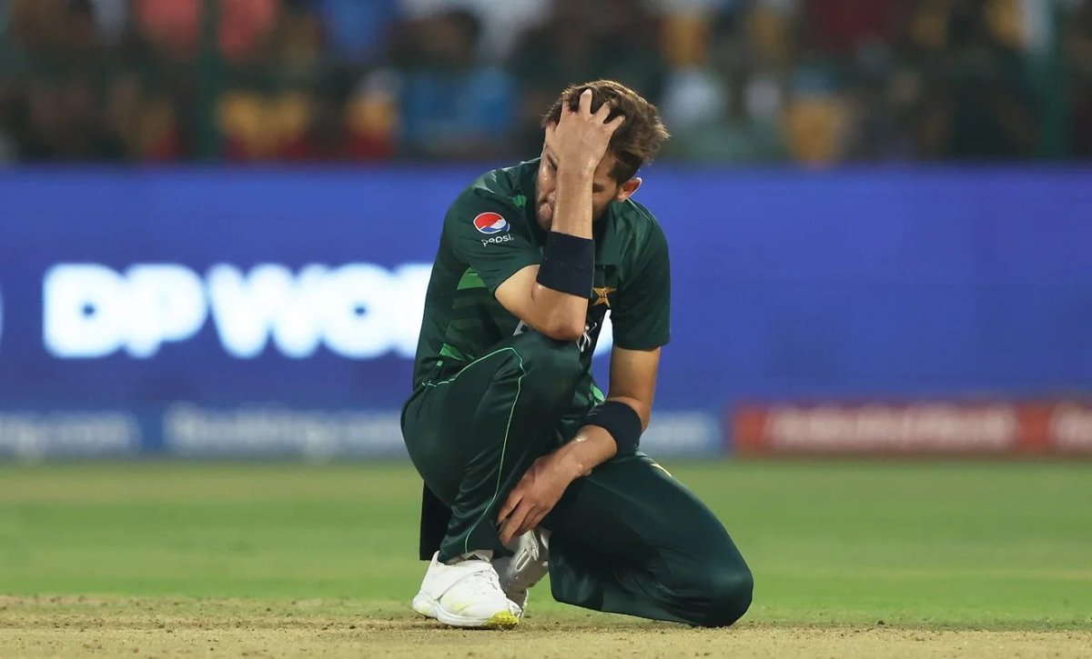 _FaridKhan's tweet photo. Shaheen Afridi's 0/90 are now the worst ever figures by a Pakistan bowler in World Cup history. He just broke Haris Rauf's record which was set 10 minutes ago 👀 #CWC23 #PAKvsNZ https://t.co/CGKEA1yAR6