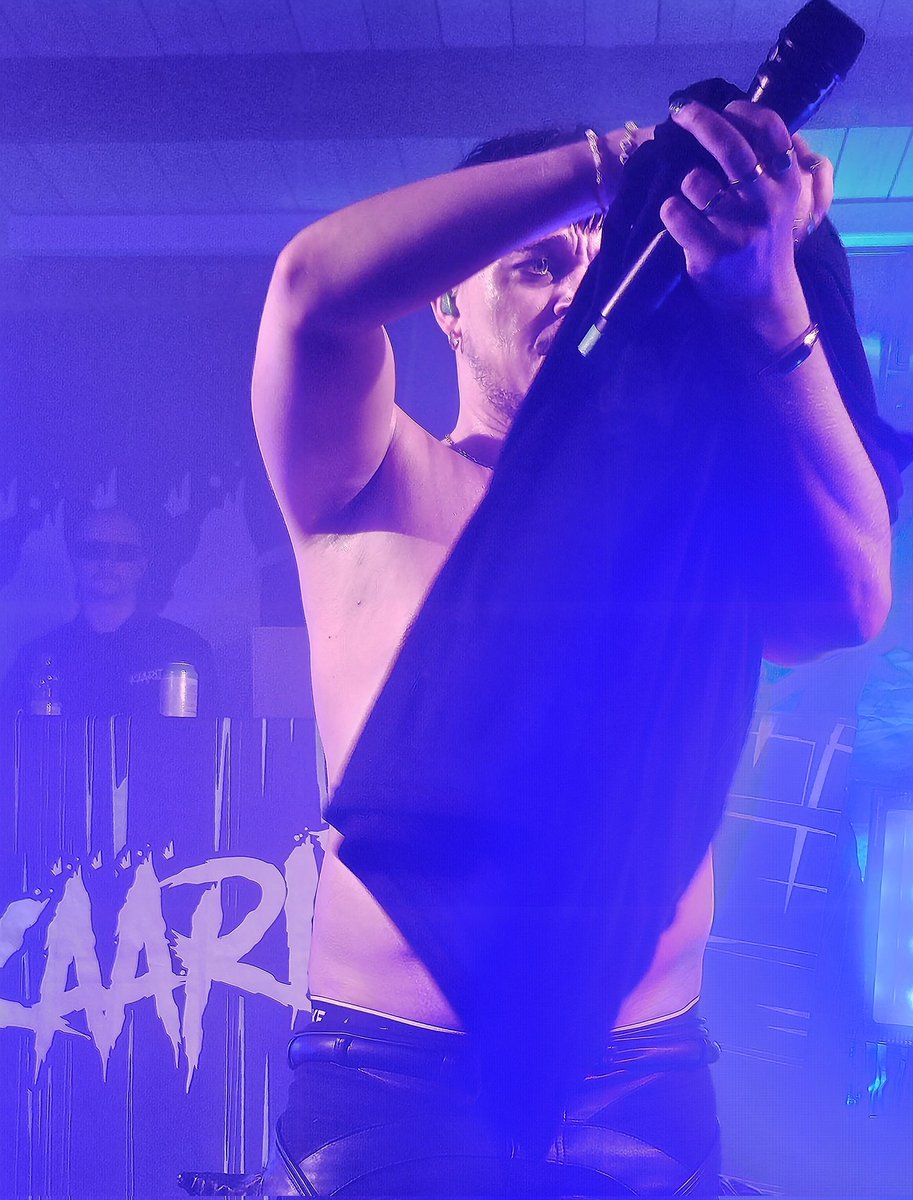 Kaarijaseyes's tweet photo. Jere and the famous gay sex shirt https://t.co/MQp9iD9dOD