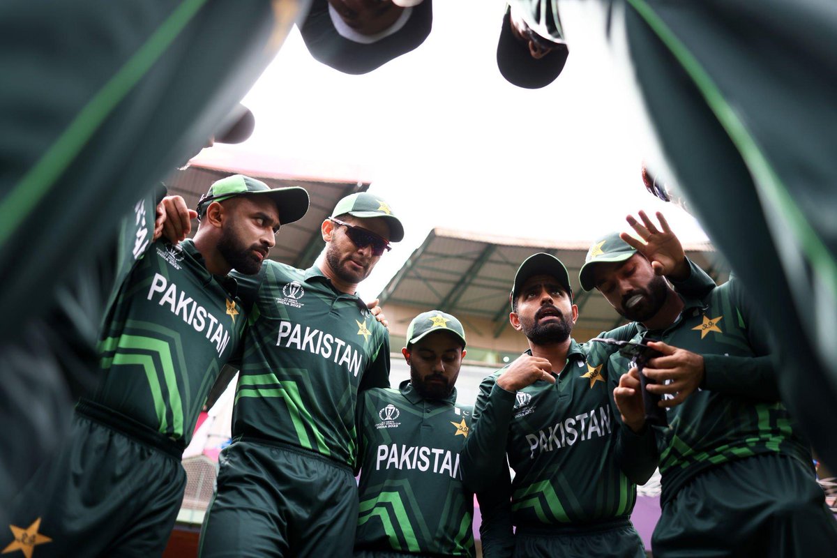 Team4Bharat's tweet photo. New Zealand 401/6 - their highest ever World Cup total in history.

** Rachin - 108 (94).
** Williamson - 95 (79).
** Phillips - 41 (25).

** Shaheen: 10-0-90-0
** Rauf: 10-0-85-1
** Hasan: 10-0-82-1

#PAKvNZ | #NZvsPAK | #PakistanBowling | #CWC23 https://t.co/jWhSmTu65g