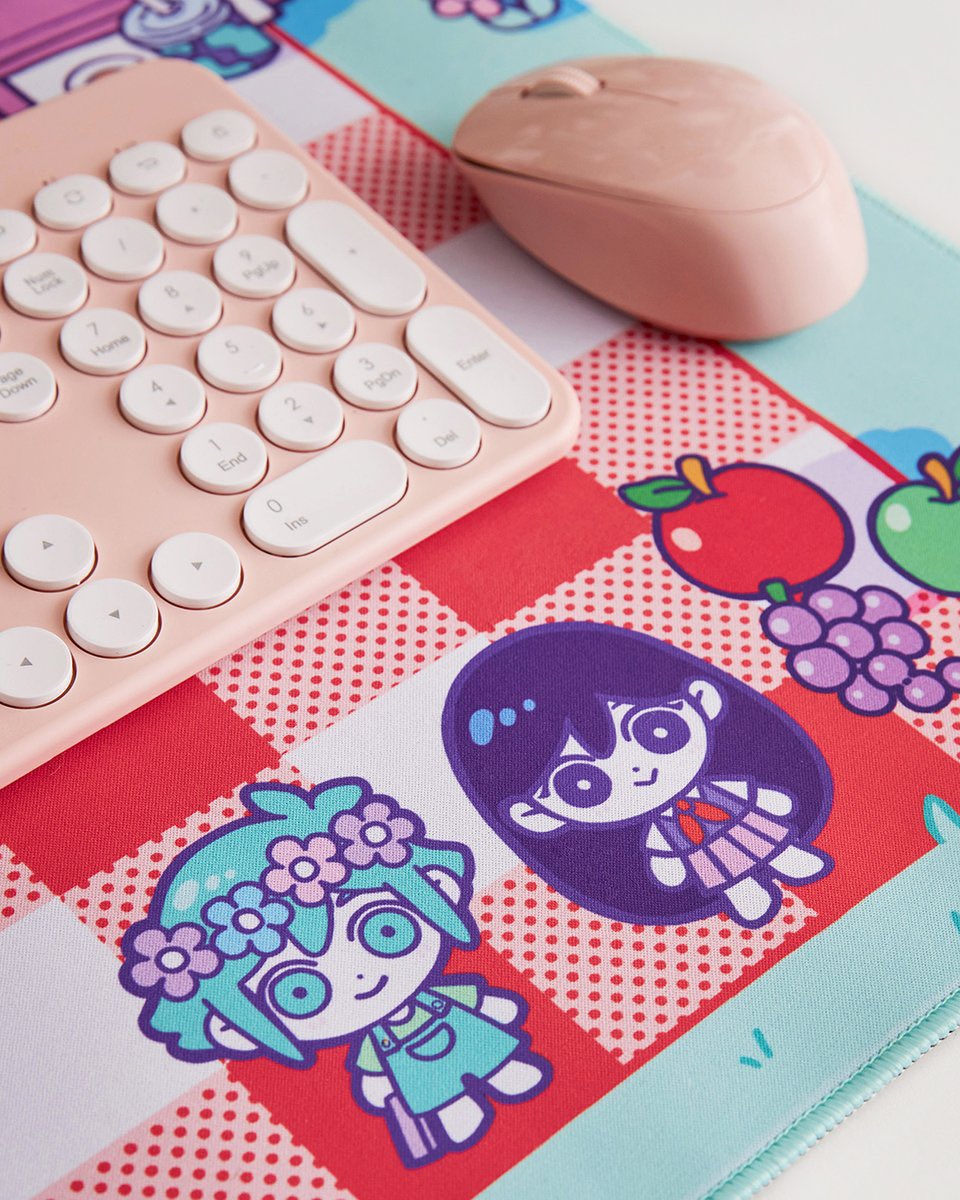 DailyOMORIMARI's tweet photo. MARI’s PICNIC desk mat ! 🧺 

did any of you ever end up getting it ? i did last year, and it’s so cute !! 🥰💫

i love that they put MARI and BASIL together. such an underrated and adorable friendship ! 💜💚
-
#OMORI #OMORImari #OMORIbasil #OMORItwt https://t.co/eoGTBNP7mg