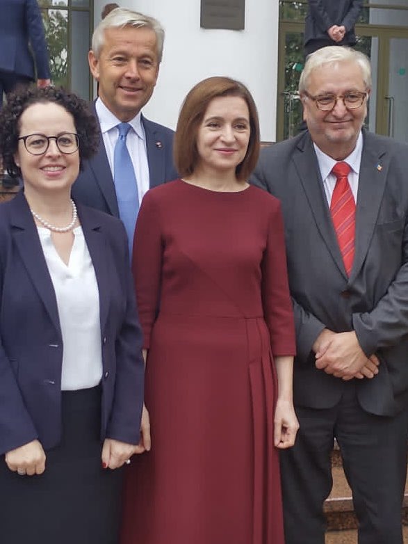 On initiative of @doinaghermanmd chairpersons of Foreign and European Affairs Committees of all EU member states meet this weekend in #Chiśinau to show their support for #Moldova‘s EU integration. With a strong leadership from Pres. @sandumaiamd Moldova is doing a lot of reforms.