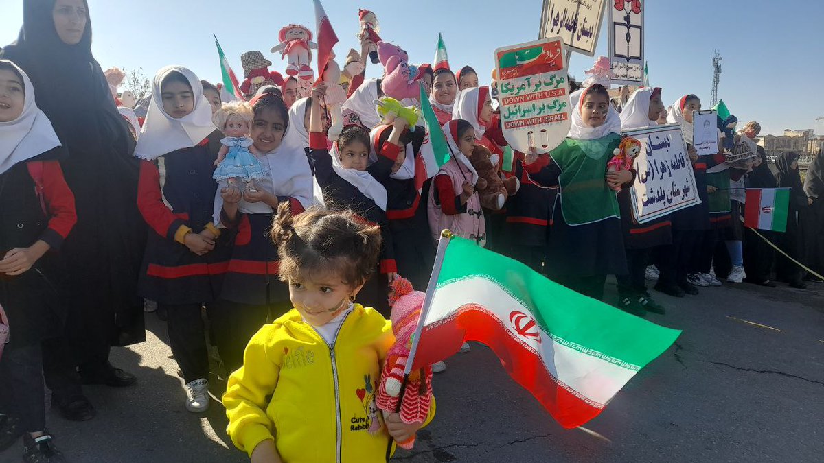 akbrzde_'s tweet photo. فهمیده به همه فهماند که چگونه میتوان تمام وجود را در قربانگاه عشق به معشوق تقدیم کرد .
#خناس_بزرگ
#GreatSatan https://t.co/PS0vBrto1c