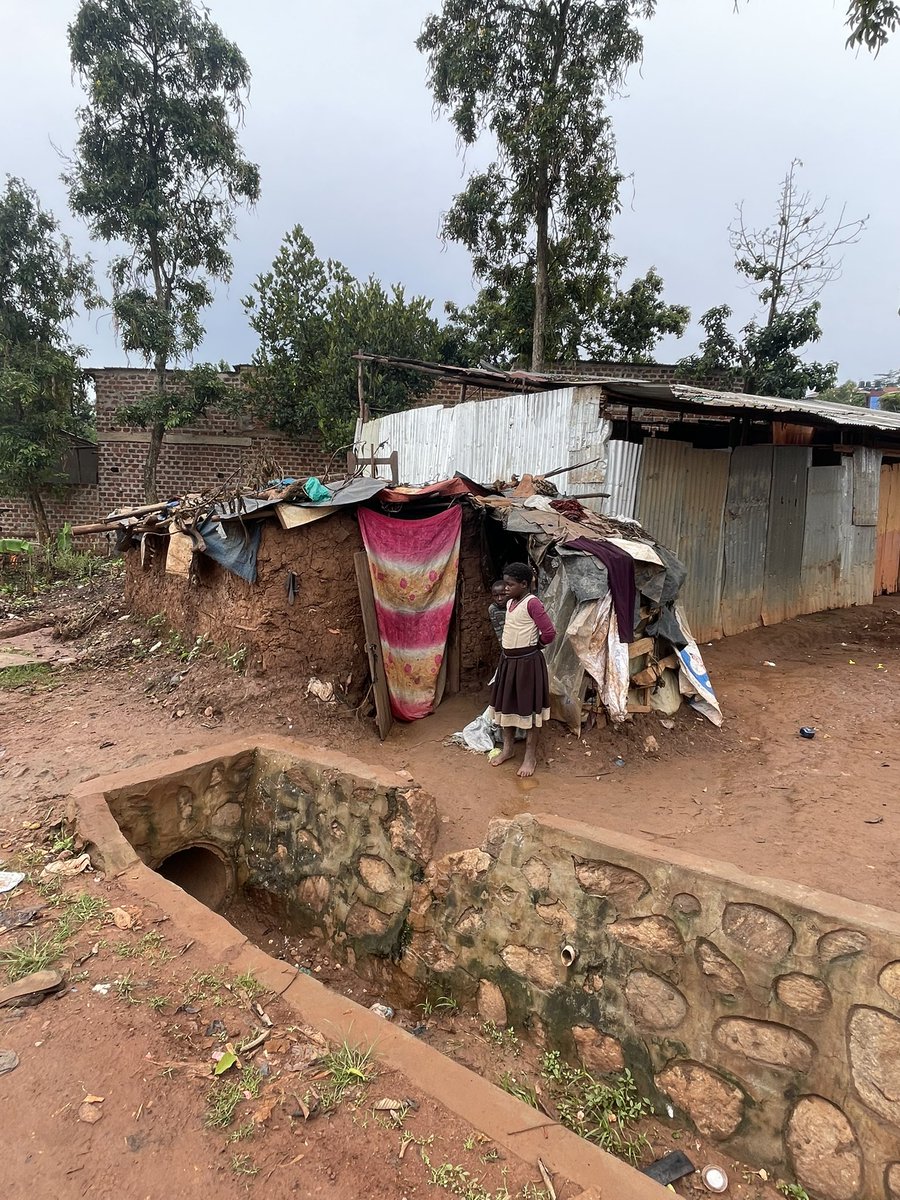 pmukasaofficial's tweet image. Blessing is 8 yrs old. She wants to be a doctor when she grows up. Unfortunately, she hasn’t attended school this term cos her grandmother failed to raise money. I found her with her siblings looking for empty bottles. When she took me to their home, tears rolled down my cheeks