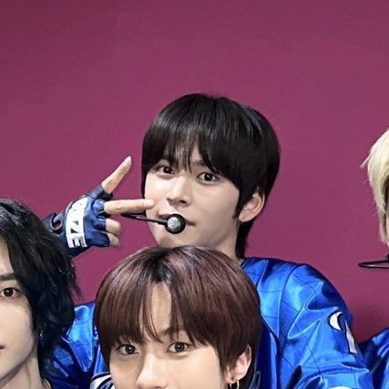 얼굴 🫢💕💕💕💕