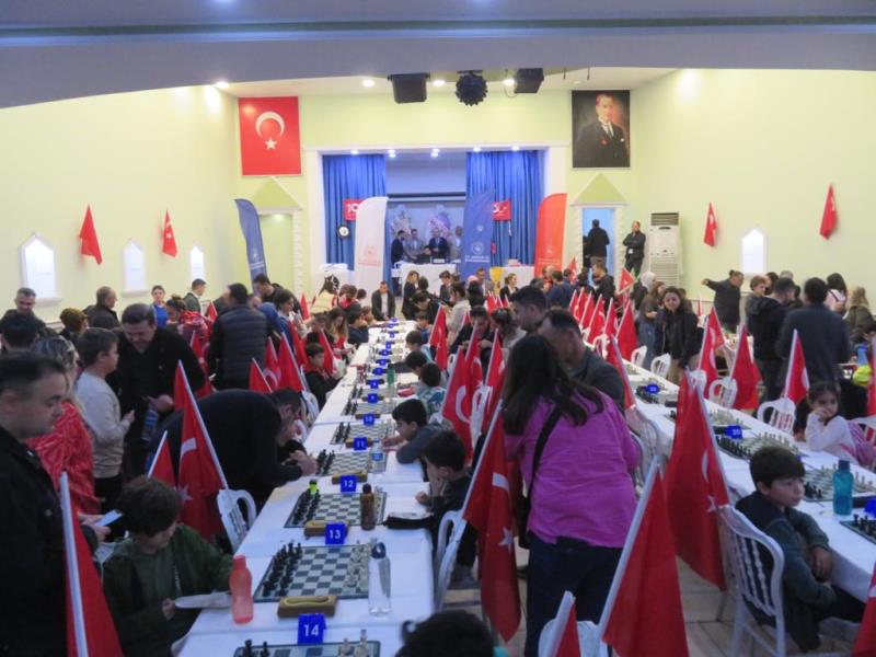 merzifonkymkmlk's tweet photo. Kaymakamımız Ali GÜLDOĞAN Satranç Turnuvası Açılış Programına Katıldı.
https://t.co/SFJiXNvmq8 https://t.co/M7uscXAkn9
