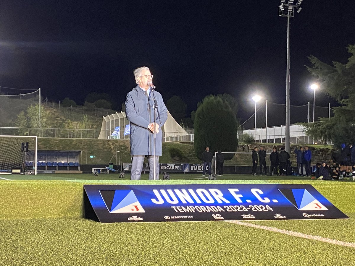 SantCugatCreix (@santcugatcreix) on Twitter photo ⚽️ Creix la secció de futbol del <a href="/ClubJunior1917/">Club Junior</a> , que ha presentat 31 equips i 450 esportistes.
🔗 tuit.cat/adpfX .
#SantCugat <a href="/FutbolJuniorFC/">Futbol Junior</a> <a href="/FCF_CAT/">Federació Catalana de Futbol</a> <a href="/marccrespo96/">Marc Crespo</a> <a href="/janguix5/">Janguix5</a> <a href="/Ermitanyo4/">Ermitanyo</a> <a href="/marcos_hofmann/">Marcos Hofmann</a> <a href="/SalvadorFontRE/">Salvador Font</a> <a href="/ajsantcugat/">Aj. Sant Cugat</a> <a href="/josepmvalles/">Josep Maria Vallès</a> <a href="/bernatpicornell/">Bernat Picornell Grenzner</a> ⚽️ Creix la secció de futbol del <a href="/ClubJunior1917/">Club Junior</a> , que ha presentat 31 equips i 450 esportistes.
🔗 tuit.cat/adpfX .
#SantCugat <a href="/FutbolJuniorFC/">Futbol Junior</a> <a href="/FCF_CAT/">Federació Catalana de Futbol</a> <a href="/marccrespo96/">Marc Crespo</a> <a href="/janguix5/">Janguix5</a> <a href="/Ermitanyo4/">Ermitanyo</a> <a href="/marcos_hofmann/">Marcos Hofmann</a> <a href="/SalvadorFontRE/">Salvador Font</a> <a href="/ajsantcugat/">Aj. Sant Cugat</a> <a href="/josepmvalles/">Josep Maria Vallès</a> <a href="/bernatpicornell/">Bernat Picornell Grenzner</a>