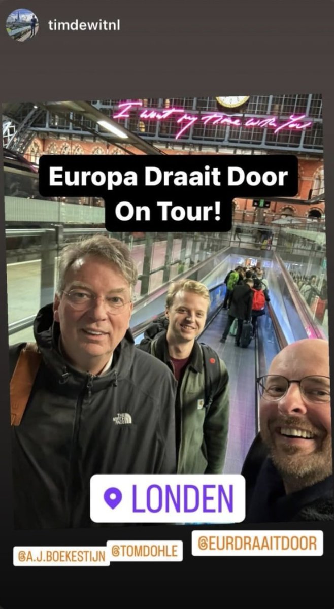 DutchCentre's tweet photo. Ze zijn in Londen! Welkom @timdewit en @ajboekestijn voor een avond @eurdraaitdoor Live in het #DutchCentre vanavond om 19.00 uur https://t.co/uiiNFij0dP https://t.co/H7iQLXrUun