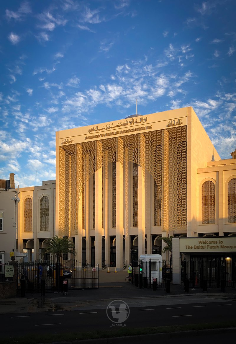 _suhaib_a's tweet photo. @Lightroom @Adobe @creativecloud @Apple @jessops Took this a few months ago. Since the completion of the reconstruction I haven’t had the chance to take a photo at this composition. 
Got it during the perfect golden hour 🌅

Shot on iPhone X
Edited in Lightroom 

@Lightroom @Adobe @creativecloud @Apple
@jessops https://t.co/tM5t6O2wdo