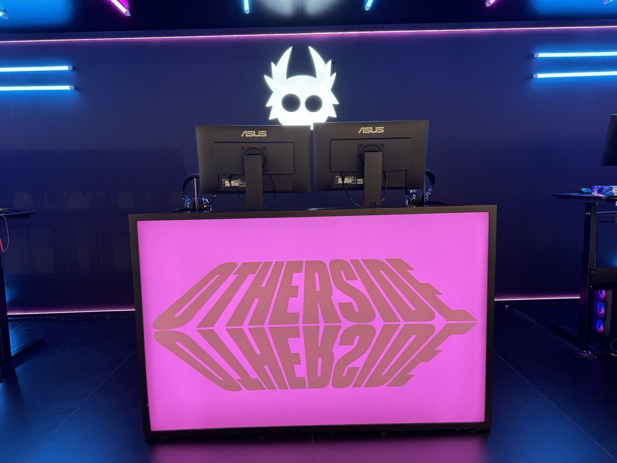 The #ApeFestHK <a href="/OthersideMeta/">Othersidemeta</a> Experience queue will open up at 6:45 PM HKT. 

<a href="/THEDAMSHOW_/">THE DAM SHOW</a> will be hosting a live stream for those not in attendance to watch along on this Twitter page.