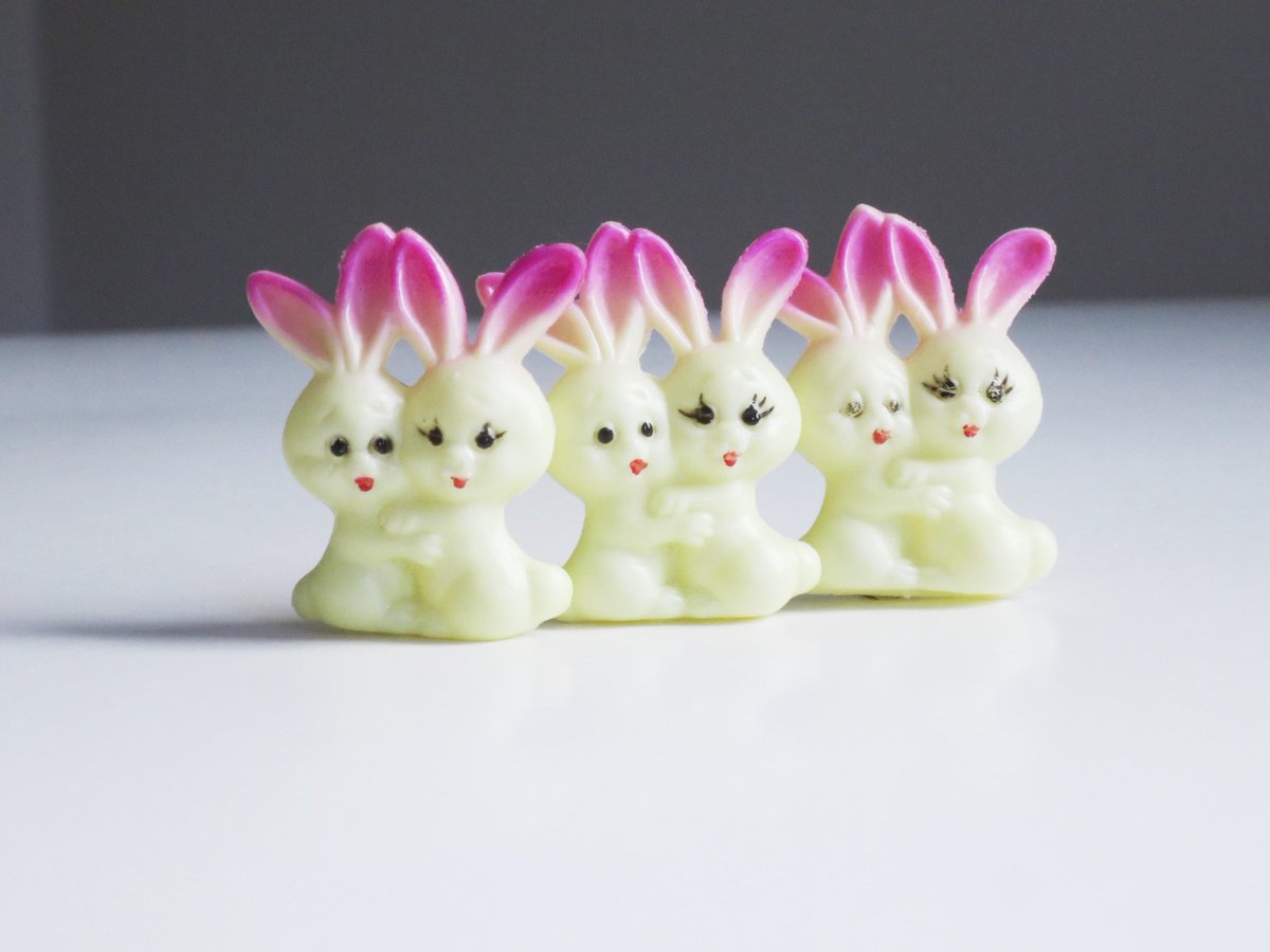 swirlingO's tweet photo. Vintage Bunny Rabbits, Mini Hugging Bunnies, Gift Box Decoration, Wreath or Basket Supplies https://t.co/X0PCMyYoSM #Halloween23 #SMILEtt23 #EpiconEtsy #PinIt23 #PlasticRabbits https://t.co/lb9K5lINzV