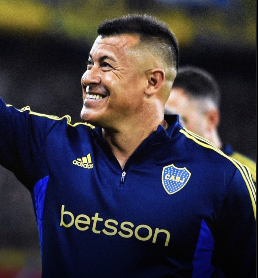 Lo voy a decir ahora que no lee nadie: pase lo que pase hoy, Jorge Almiron debe seguir siendo el técnico de Boca. Agarró cuando nadie quería, puso el pecho, afirmó pibes, le dio una identidad, formó un 11 sólido. Hay mucho para mejorar y para crecer. Nos trajo hasta acá. Que siga