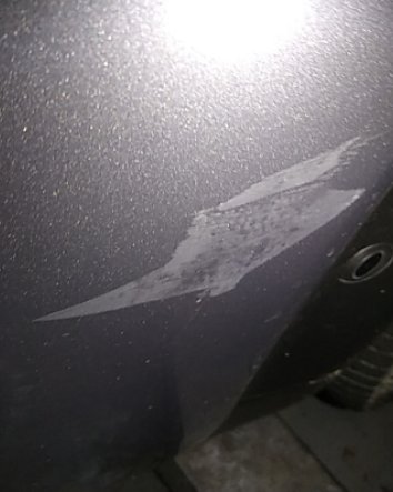 GaetanRemond's tweet photo. Avec @Avis, Dépensez plus, Voyagez moins ! Cette trace blanche m'est facturée plus de 300 €,  mais la réparation ne sera pas faite vu l'état de la voiture, enrichissement sans cause? business bien huilé? suis-je un cas isolé ? #arnaque https://t.co/VsYAf1yw0q