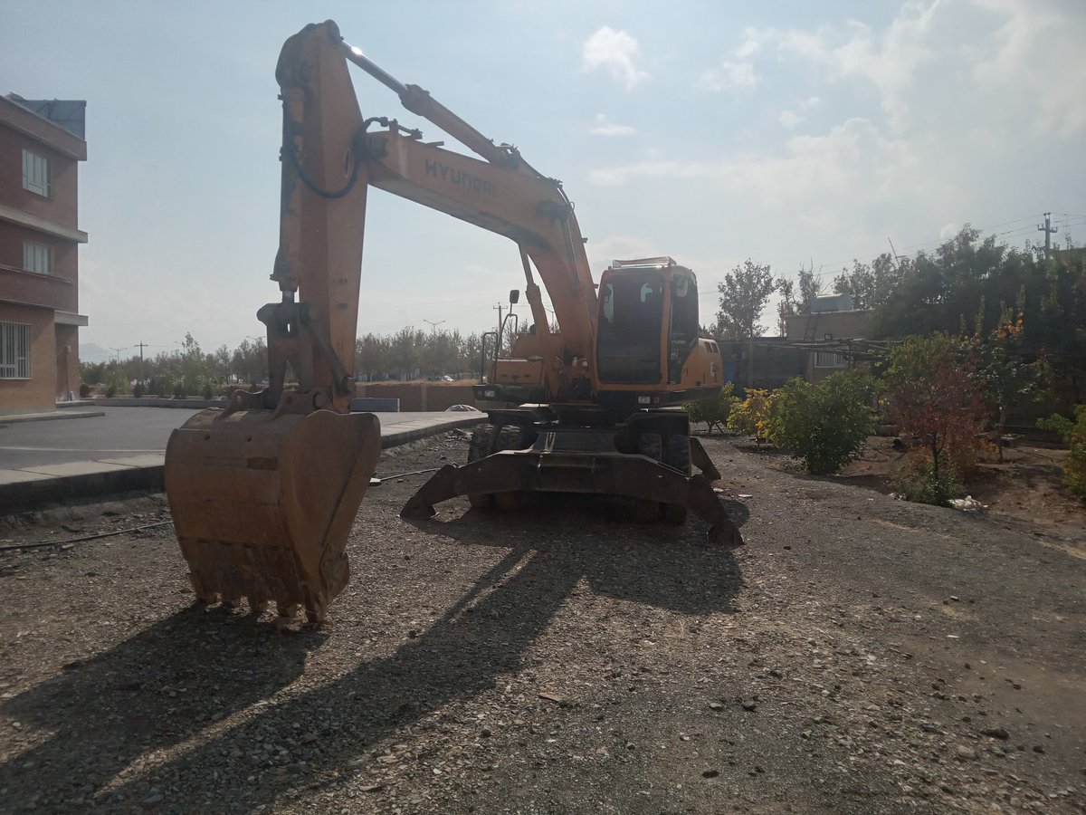 Amitriptyline1o's tweet photo. بدهکار شدم
رفتم زیر وام قسط
بی ماشین شدم
طلای نامزدمو ��روختم
خلاصه بگم پاره‌گیه کونم حالا حالا‌ها خوب نمیشه
وله سه دونگ‌شو خریدم😍 https://t.co/LYASHKV70b
