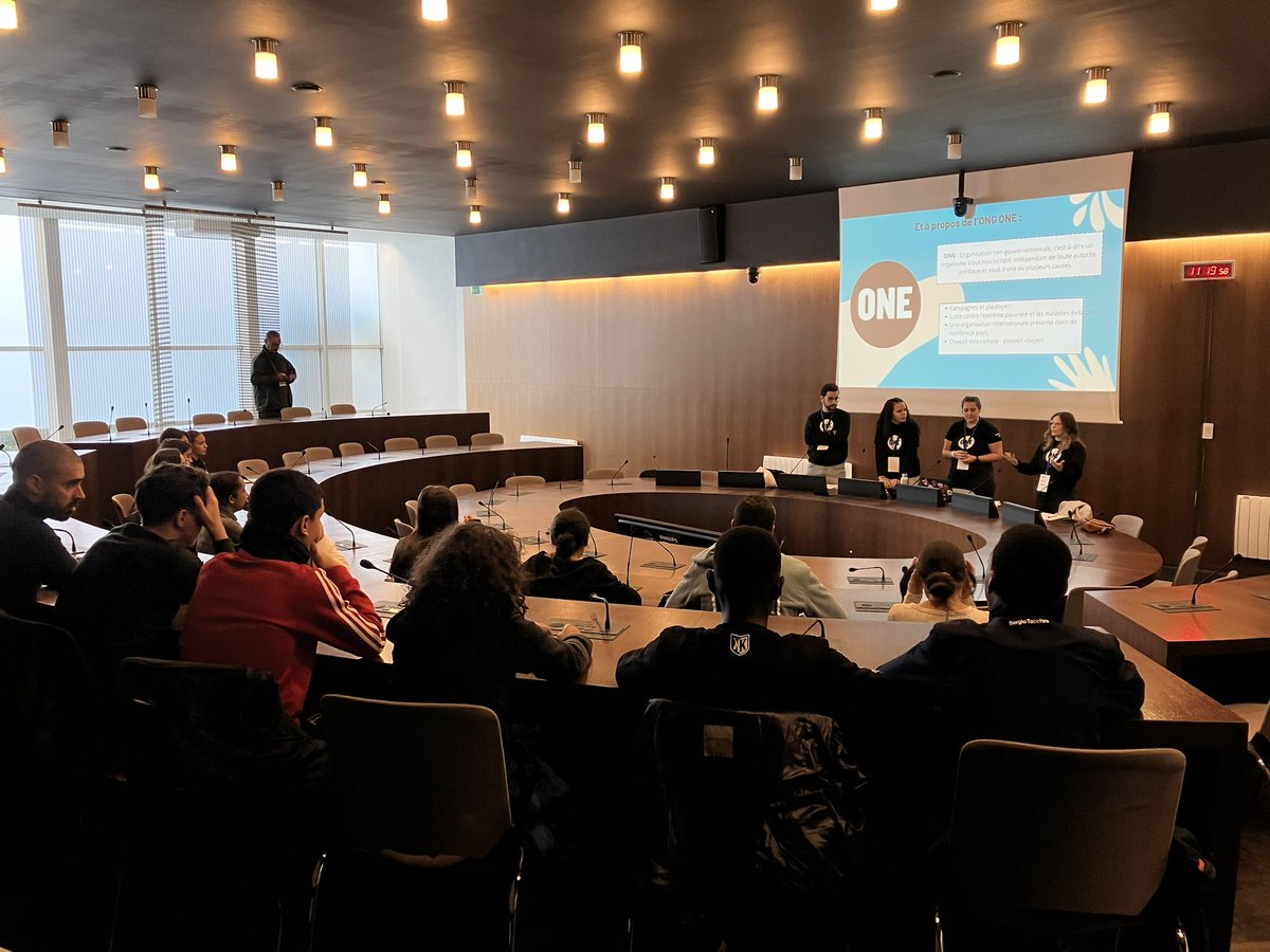 Nos #ONEActivists sont à l’évènement Enfant Demain, organisé à l’université @UParisNanterre. Ils et elles y animent un atelier citoyen pour sensibiliser les enfants aux inégalités. ✊